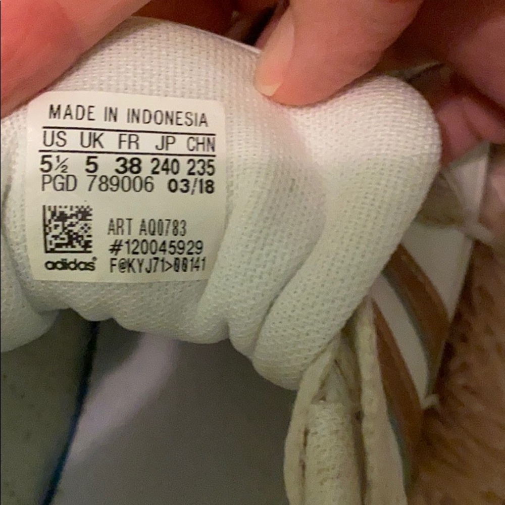Adidas tennis shoes - Picture 3 of 3